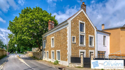 Maison - 229 m² - 9 pièces