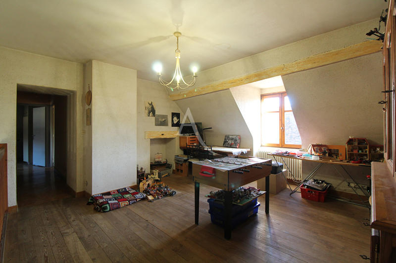 Maison - 180 m² - 8 pièces