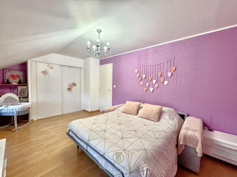 Maison - 239 m² - 9 pièces