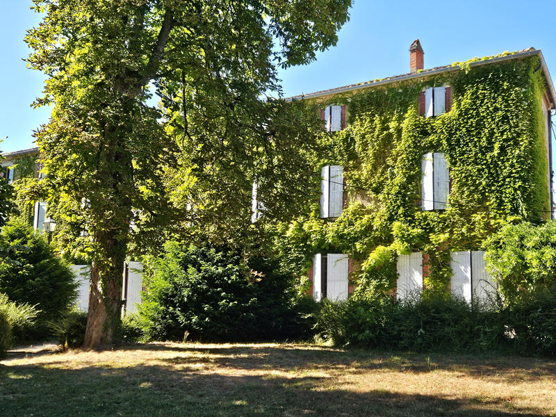 Propriété - 500 m² - 17 pièces