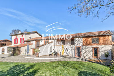 Maison - 394 m² - 16 pièces