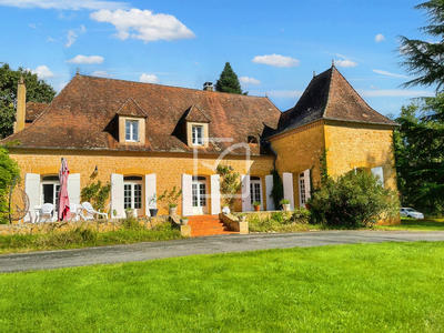 Propriété - 218 m² - 10 pièces