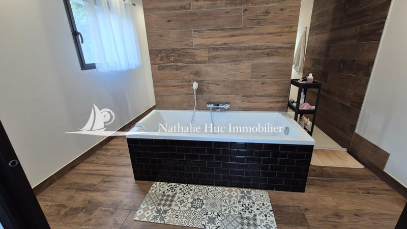 Propriété - 285 m² - 6 pièces