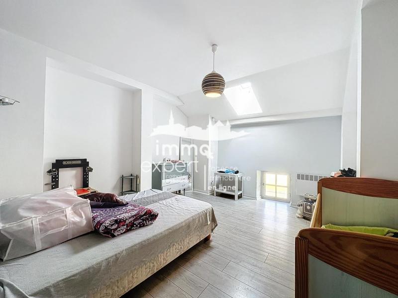 Maison - 211 m² - 6 pièces