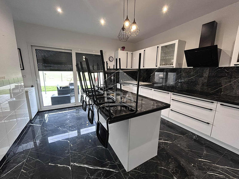 Maison - 175 m² - 8 pièces