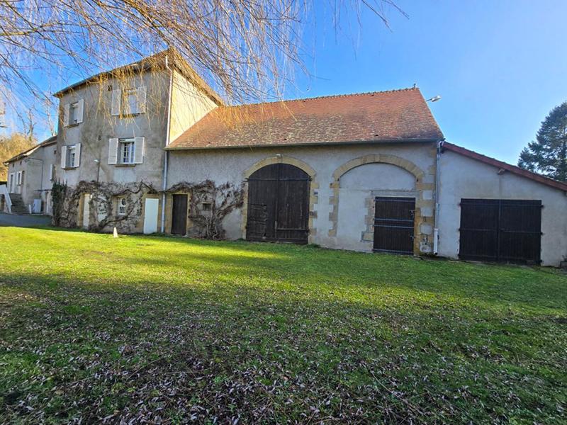 Moulin - 270 m² - 10 pièces