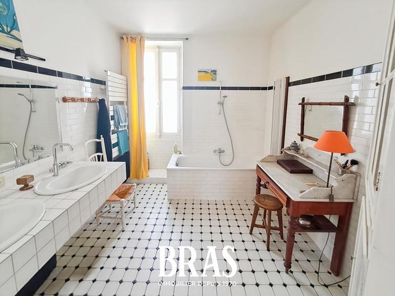 Maison - 200 m² - 6 pièces