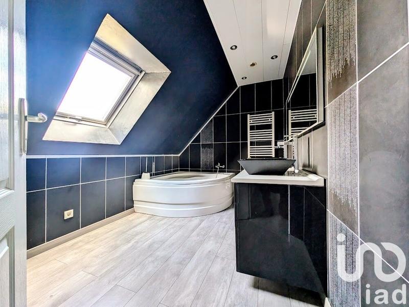 Maison - 185 m² - 8 pièces