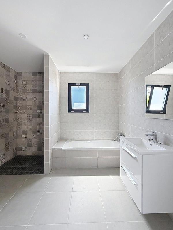 Maison - 114 m² - 8 pièces