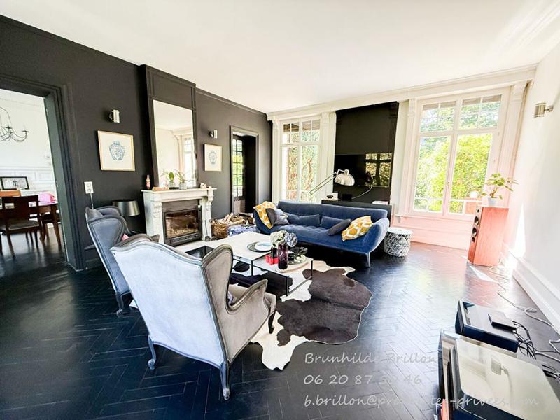 Maison - 215 m² - 9 pièces