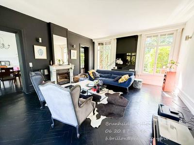 Maison - 215 m² - 9 pièces