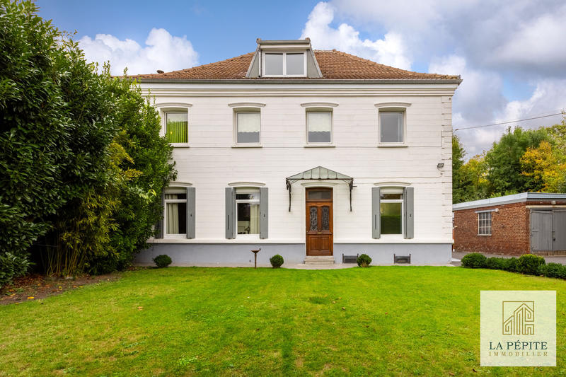 Maison - 275 m² - 7 pièces