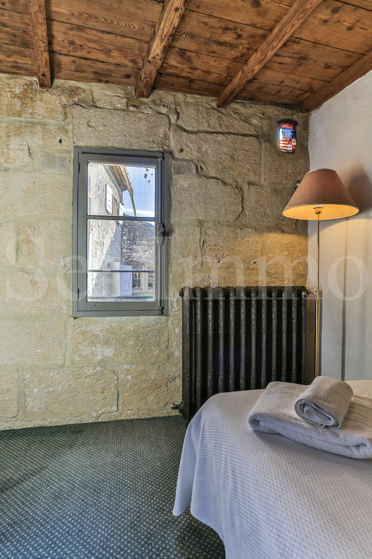 Maison - 222 m² - 7 pièces