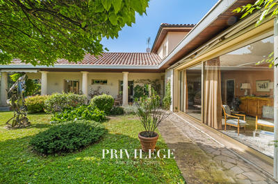 Maison - 200 m² - 6 pièces