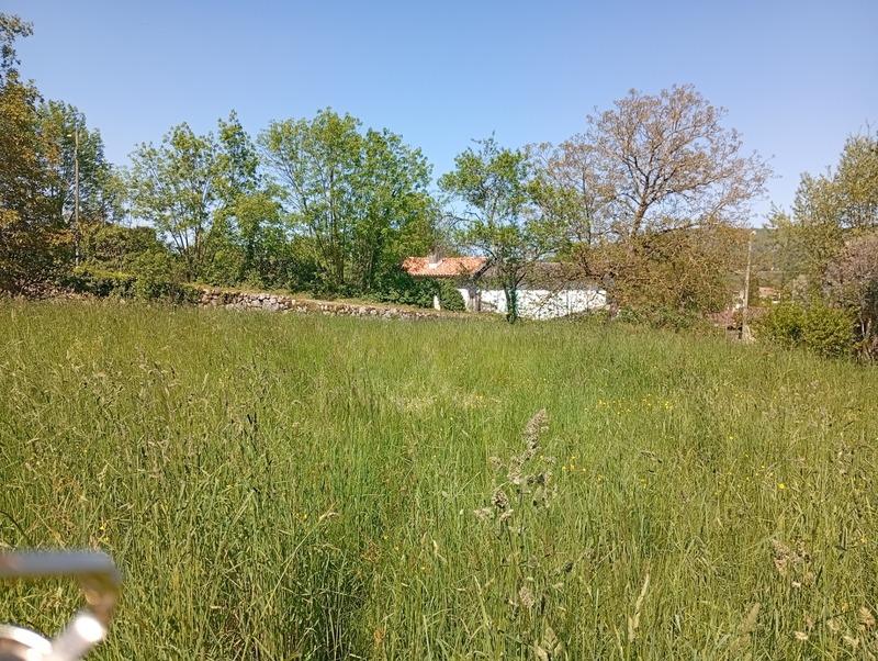 Terrain constructible - 1 100 m²