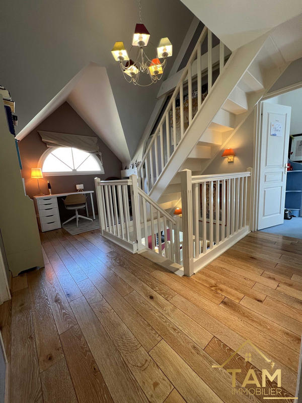 Maison traditionnelle - 216 m² - 9 pièces