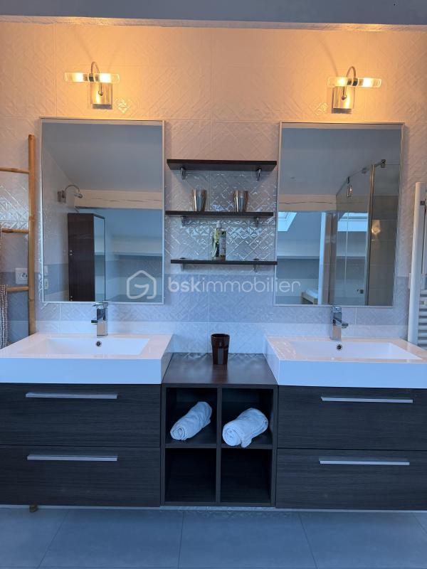 Villa - 202 m² - 10 pièces