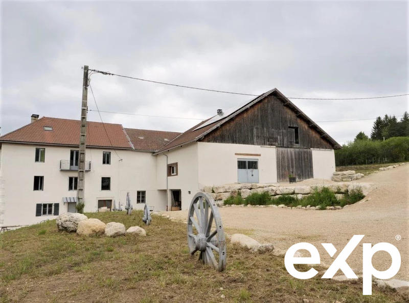 Maison - 240 m² - 6 pièces