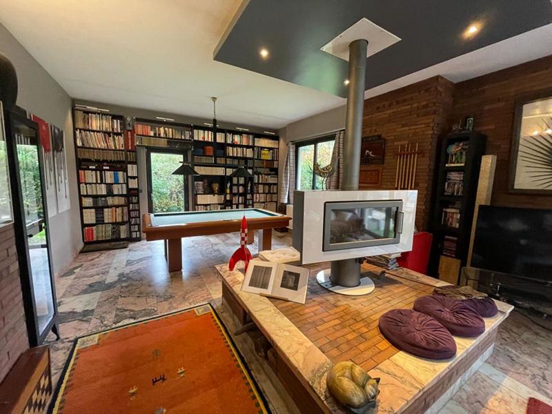 Maison - 230 m² - 8 pièces