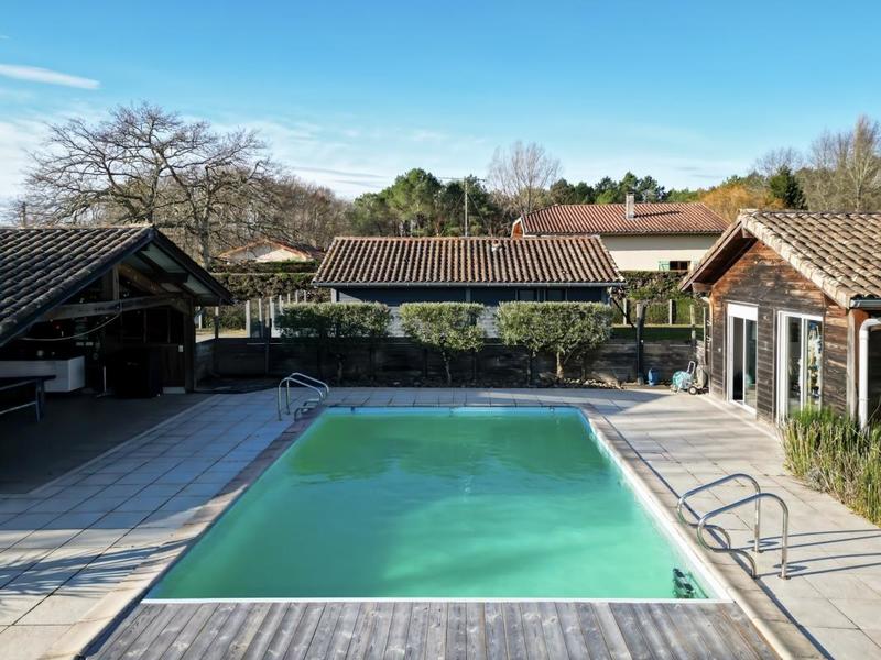 Villa - 250 m² - 8 pièces