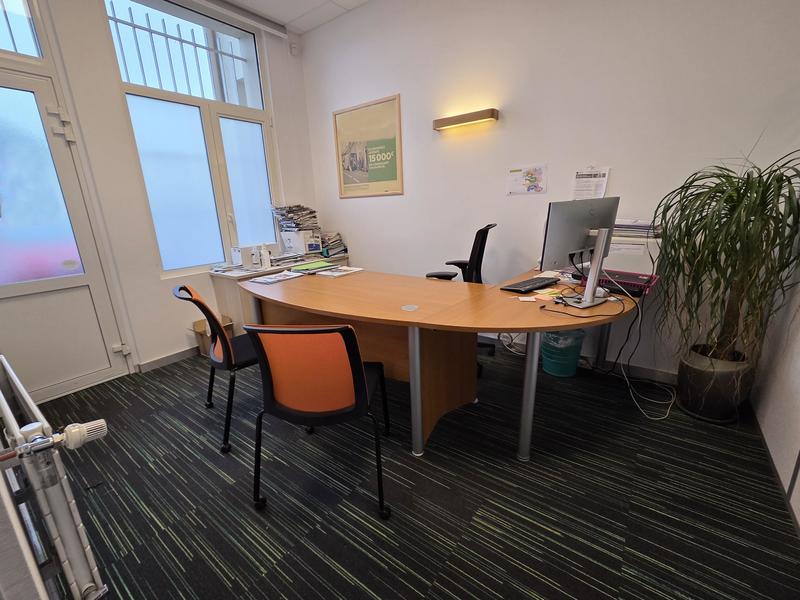 Local commercial - 103 m² - 7 pièces