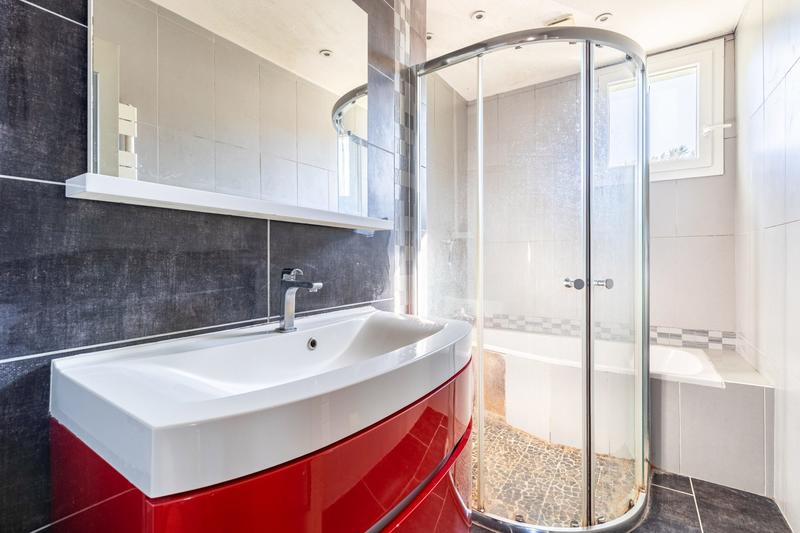 Maison - 180 m² - 9 pièces