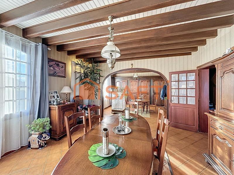 Maison - 223 m² - 9 pièces