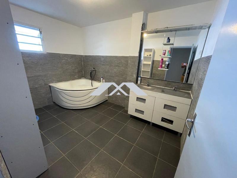 Maison traditionnelle - 109 m² - 4 pièces