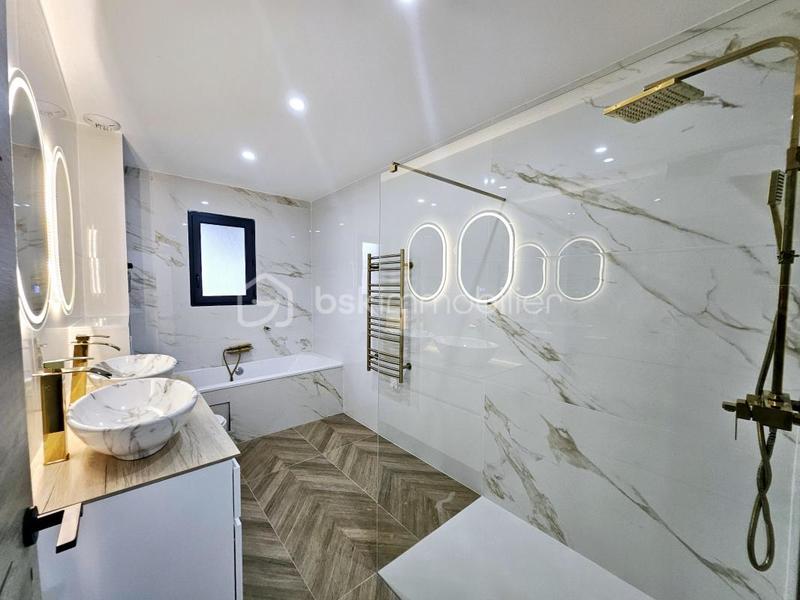 Maison - 137 m² - 5 pièces