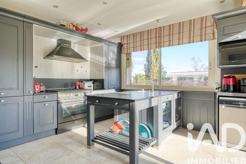 Maison - 250 m² - 9 pièces