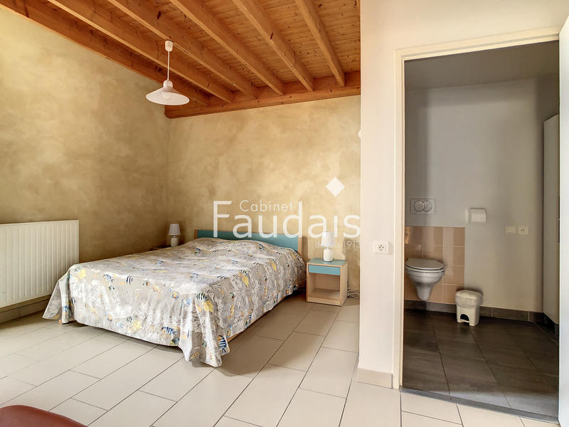 Maison - 1 014 m² - 34 pièces