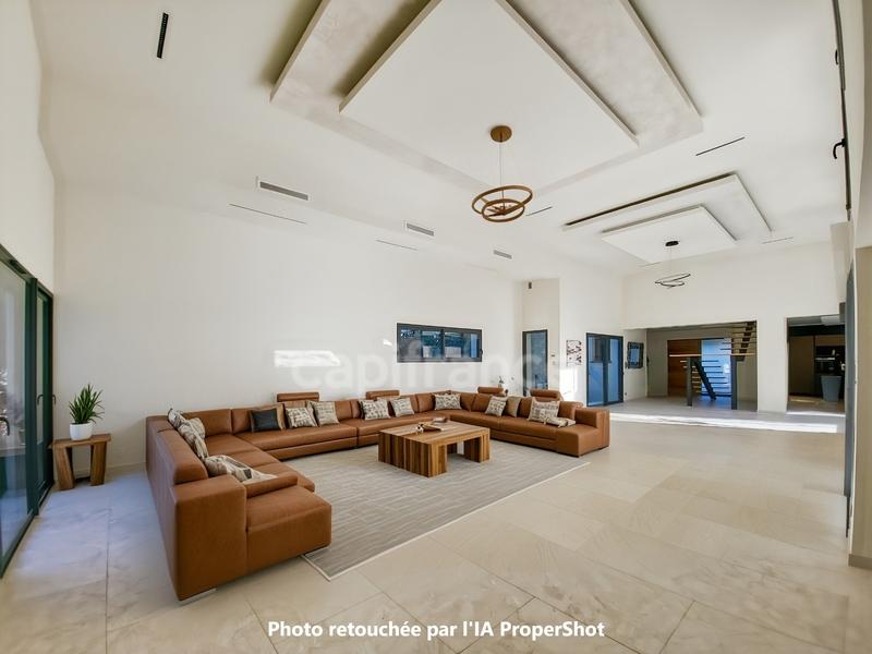 Maison - 225 m² - 7 pièces