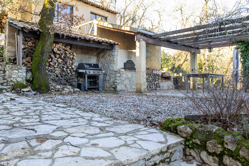 Propriété - 235 m² - 12 pièces