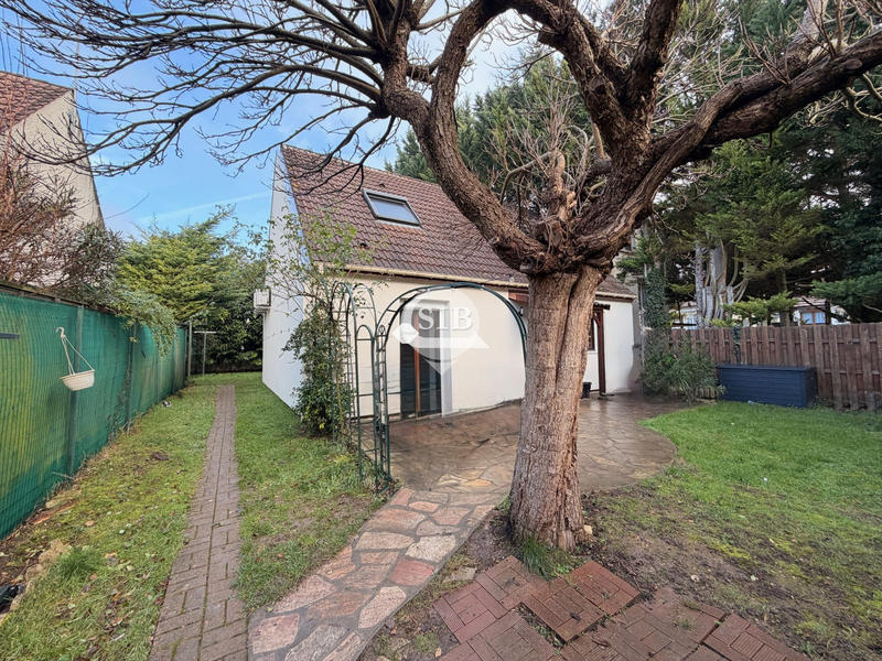 Maison traditionnelle - 93 m² - 4 pièces