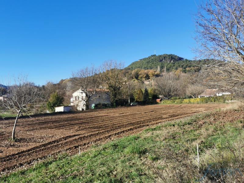 Terrain - 2 700 m²