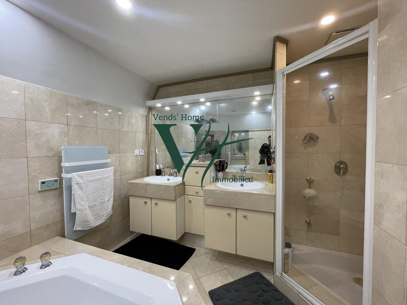 Villa - 302 m² - 10 pièces