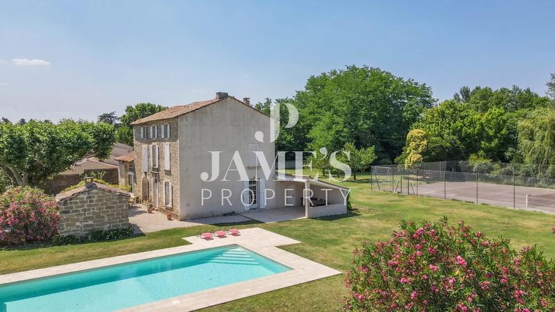 Maison - 350 m² - 8 pièces