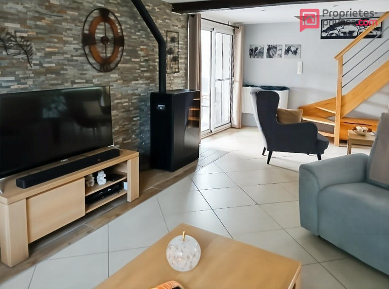 Maison - 151 m² - 9 pièces
