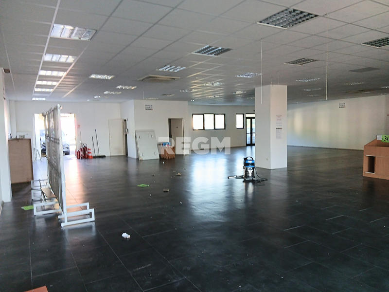 Local commercial - 298 m²