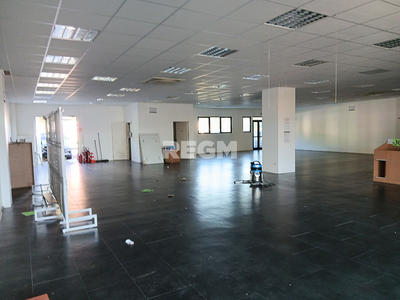 Local commercial - 298 m²