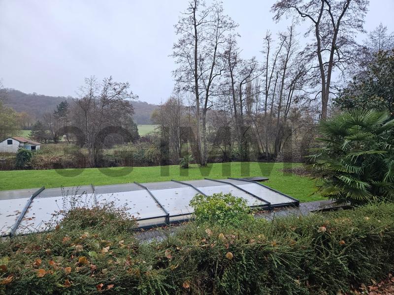 Maison - 375 m² - 15 pièces