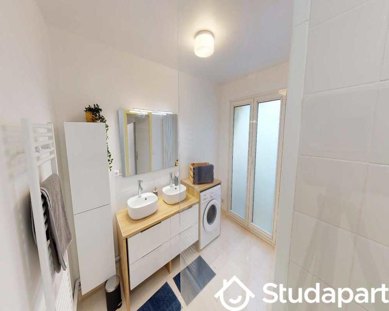 Chambre - 250 m² - 1 pièce