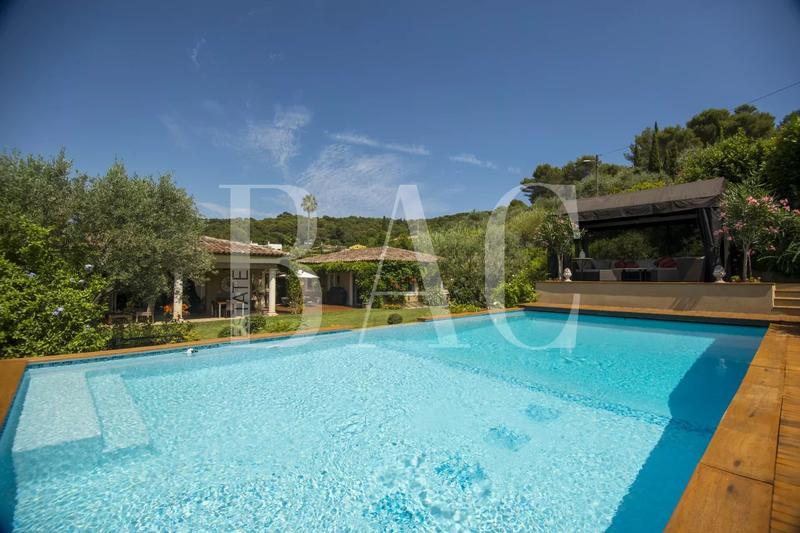 Villa - 402 m² - 12 pièces