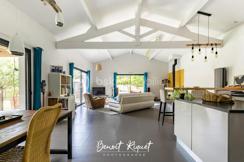 Propriété - 221 m² - 7 pièces