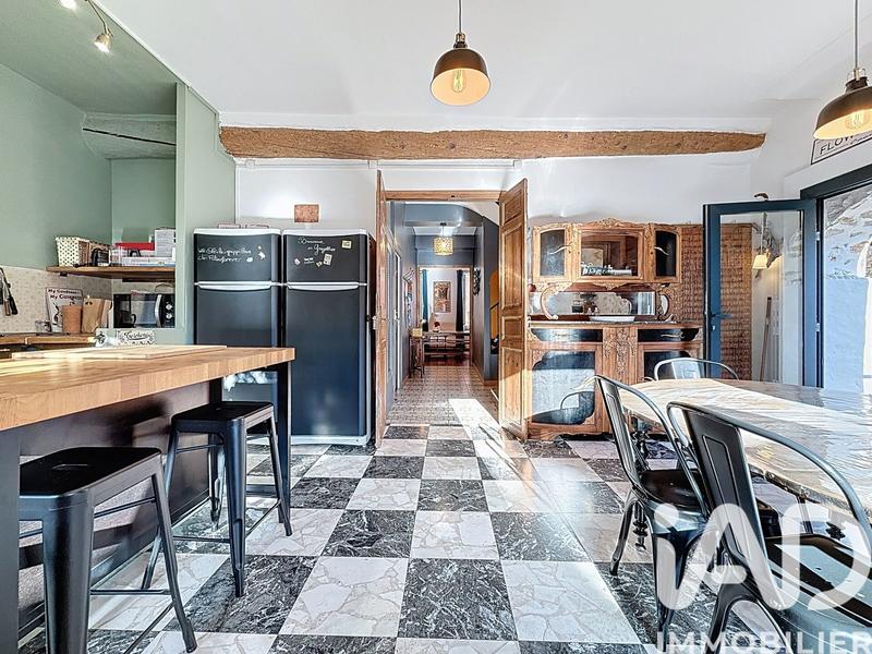 Maison - 225 m² - 9 pièces