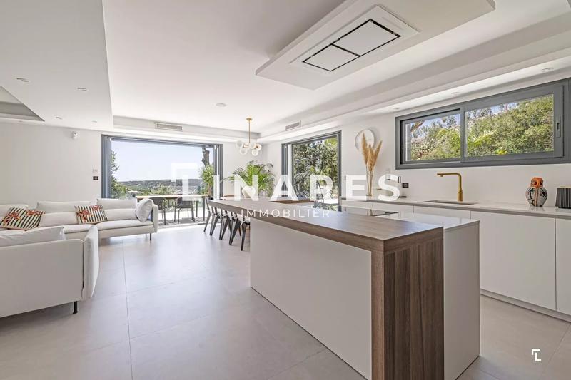 Maison - 140 m² - 5 pièces