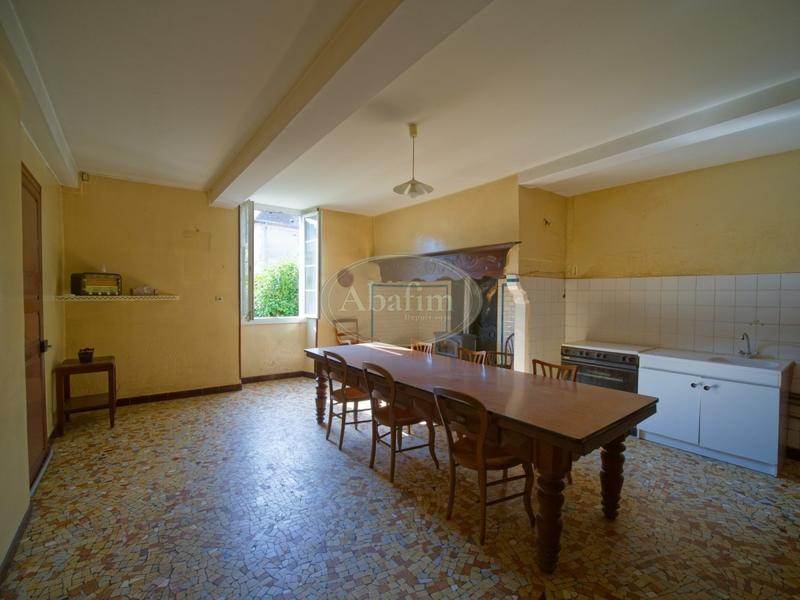 Maison - 350 m² - 12 pièces