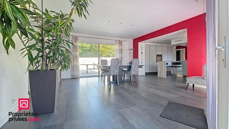 Maison - 290 m² - 9 pièces