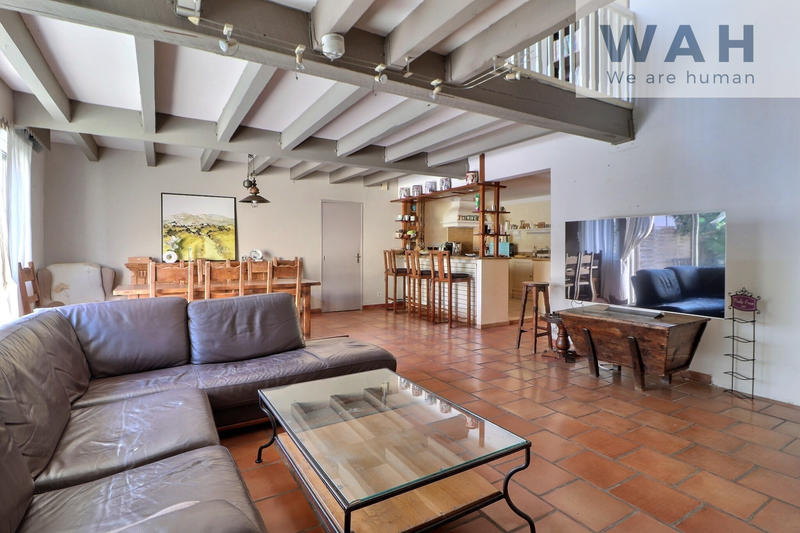 Maison - 202 m² - 6 pièces