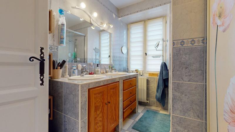 Maison - 430 m² - 16 pièces